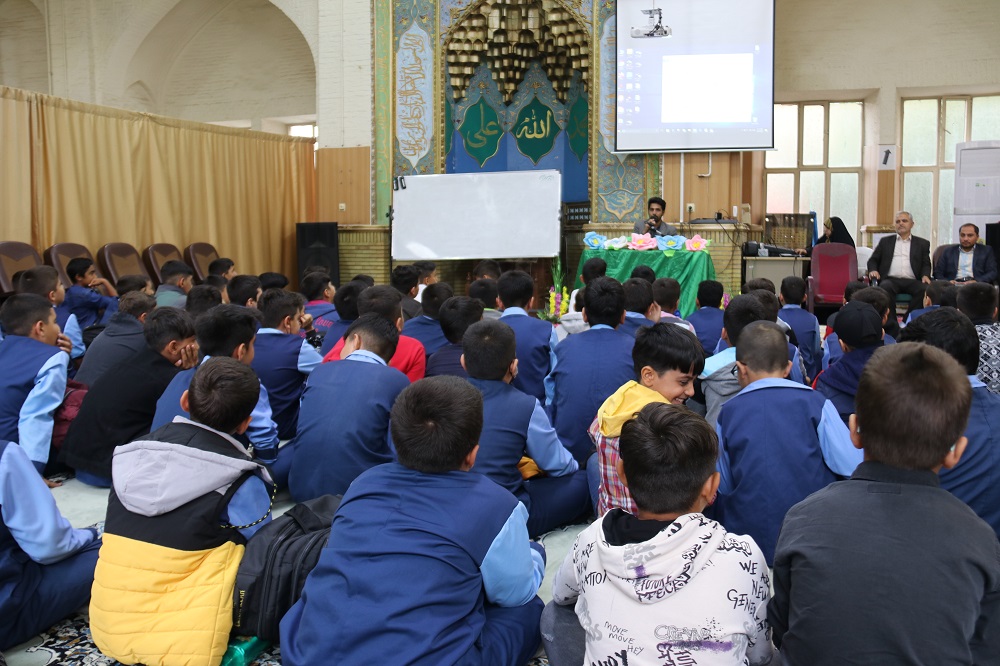 تصاویر/ محفل دانش آموزی انس با قرآن کریم در ارومیه